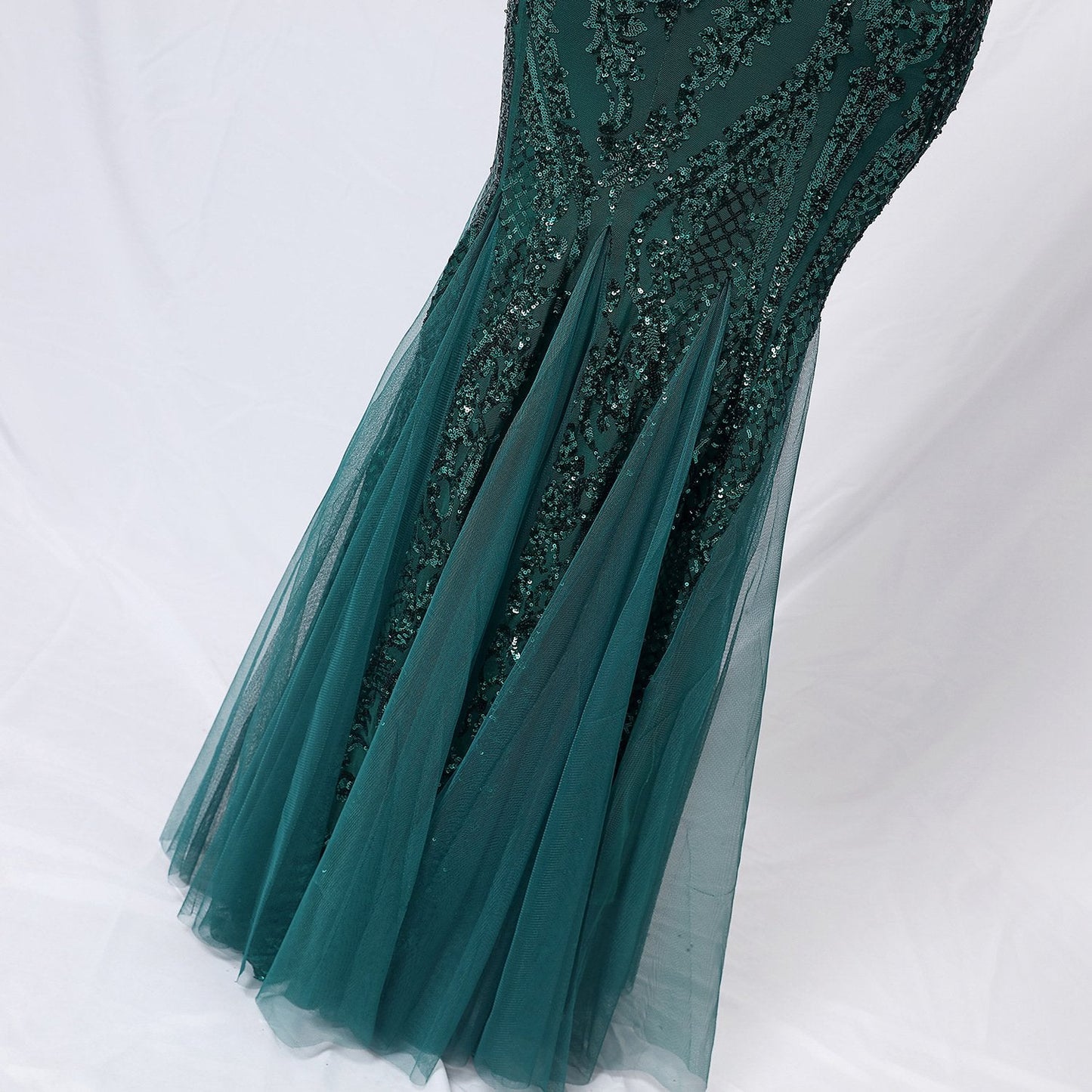 Backless Fishtail Evening Dress with Waist Detail I Ideal for All Seasons